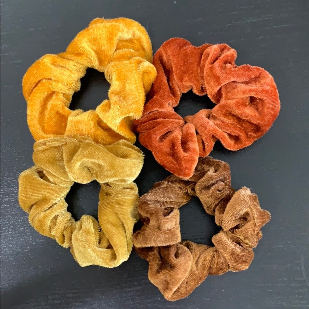 4-pack velvet scrunchies